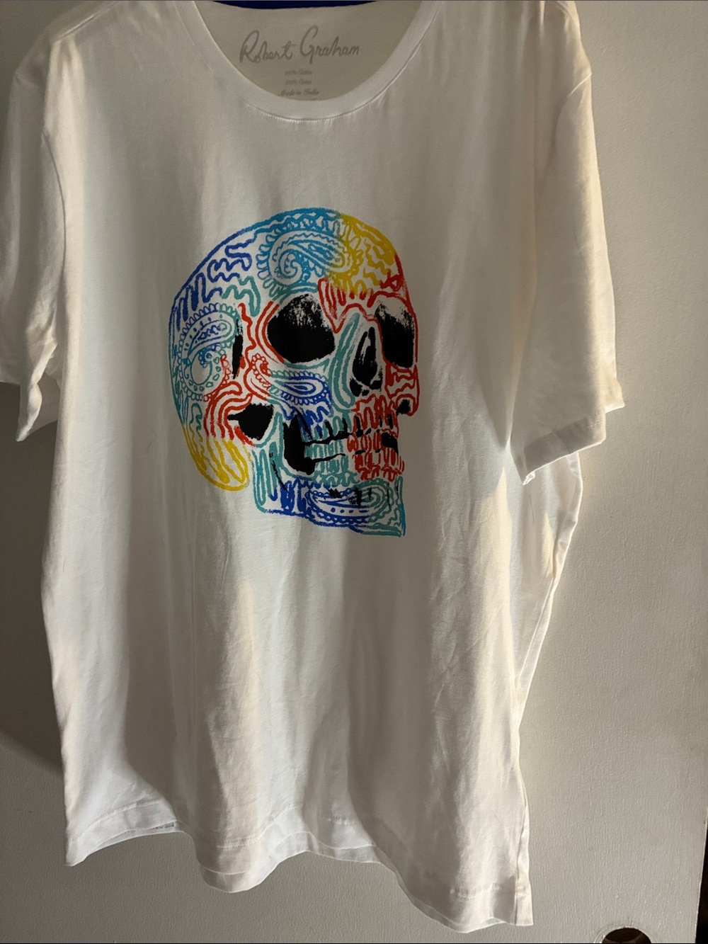 Well Known Robert Graham White Tee with Multicolor Skull Graphic SizeXL Men’s